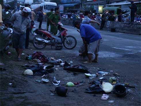 Bó nhang bên đường và lời khóc nghẹn: Về nhà con trai ơi-4