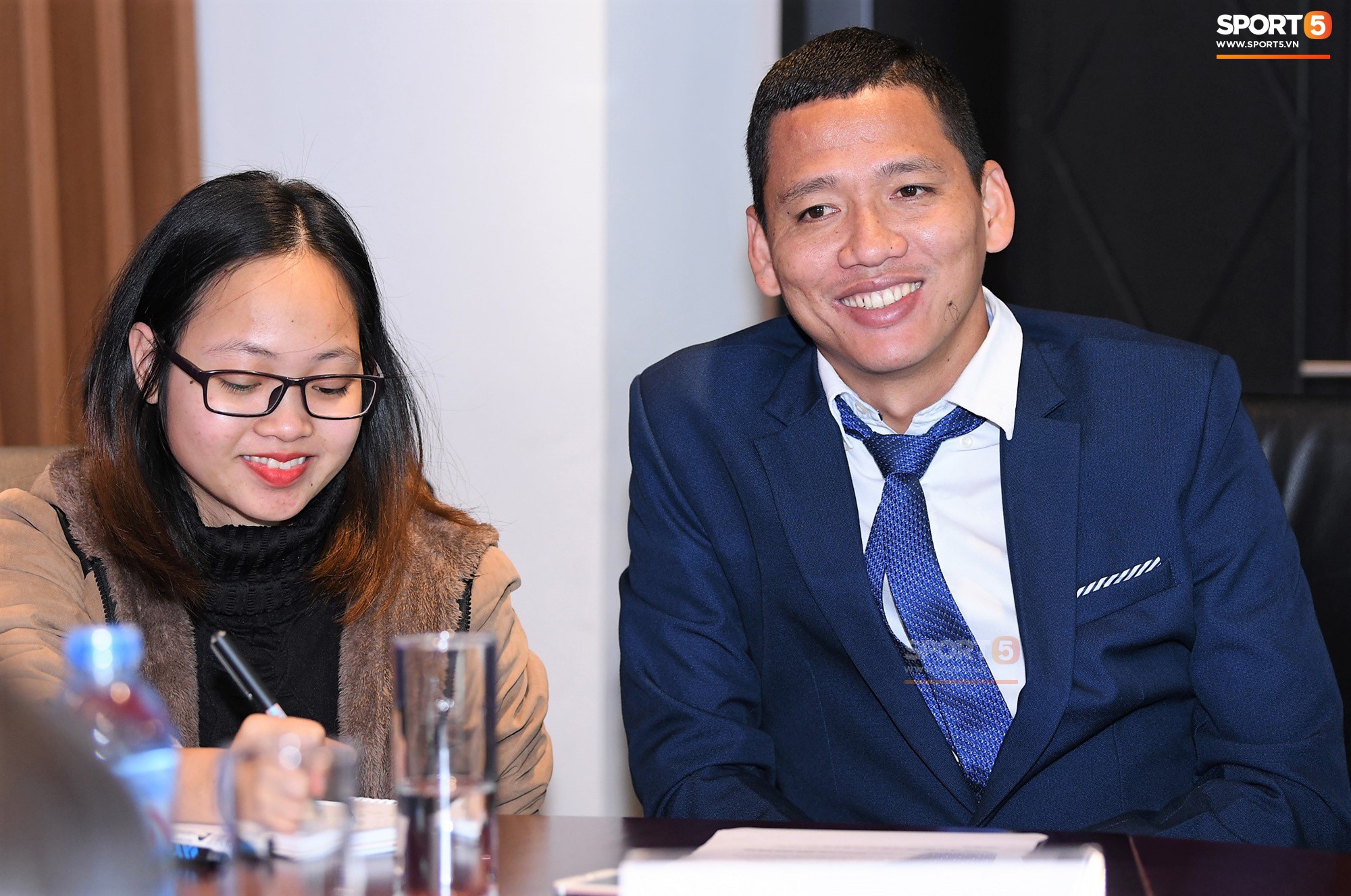 Tiền đạo tỷ phú Anh Đức tiết lộ về lương bổng và cách tiêu tiền của cầu thủ Việt-1