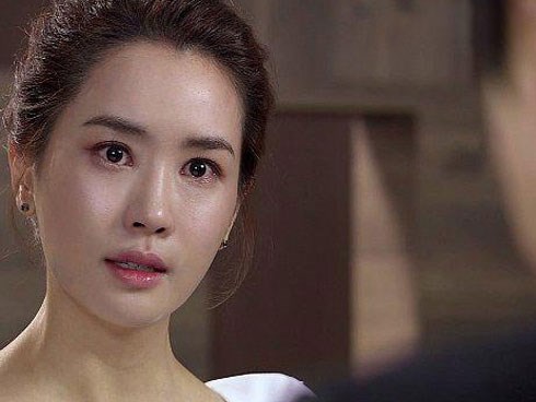 Bám theo chồng tăng ca, tôi sững người trước cảnh tượng trong quán cà phê chòi