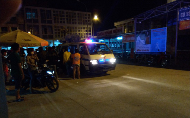 TNGT kinh hoàng ở Long An: Xé lòng phút đón thi thể nạn nhân-1