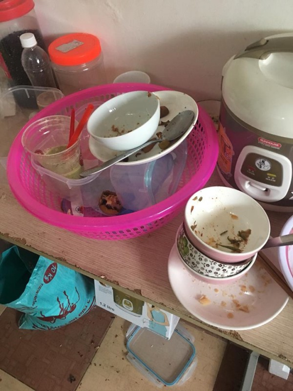 Cho bạn cùng phòng dẫn người yêu về ngủ, cô gái đứng hình không nhận ra phòng mình vì quá bẩn-4