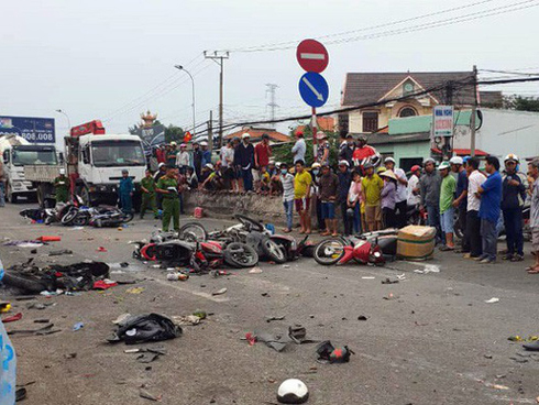 Nạn nhân vụ container tông nhiều xe máy ở Long An chuyển tới BV Chợ Rẫy đã lên 14 người-16