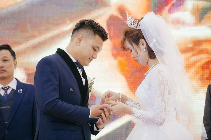 Hoa khôi bóng bàn Nguyễn Thị Nga về chung một nhà với cựu đội trưởng của Quang Hải, Đình Trọng-7