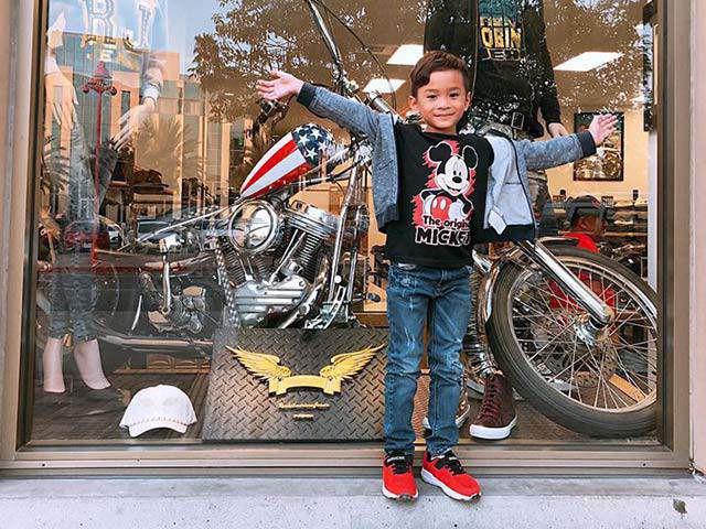 Không ở với bố, mẹ đã đi lấy chồng, cuộc sống con trai Ngô Kiến Huy giờ ra sao?-12