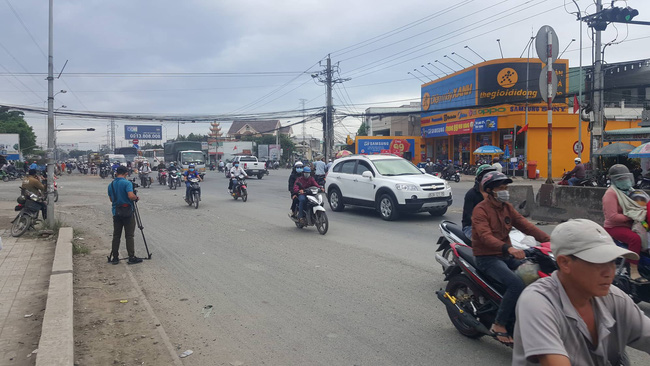 Một ngày sau tai nạn thảm khốc ở Long An: ám ảnh cho người ở lại, con đường xuống cấp nghiêm trọng-1