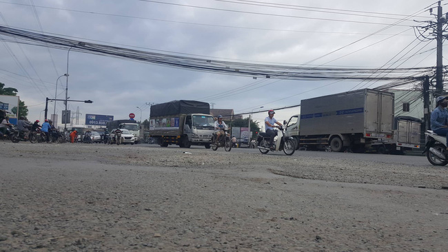 Một ngày sau tai nạn thảm khốc ở Long An: ám ảnh cho người ở lại, con đường xuống cấp nghiêm trọng-2