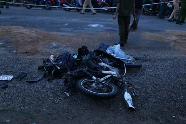 Một ngày sau tai nạn thảm khốc ở Long An: ám ảnh cho người ở lại, con đường xuống cấp nghiêm trọng-5