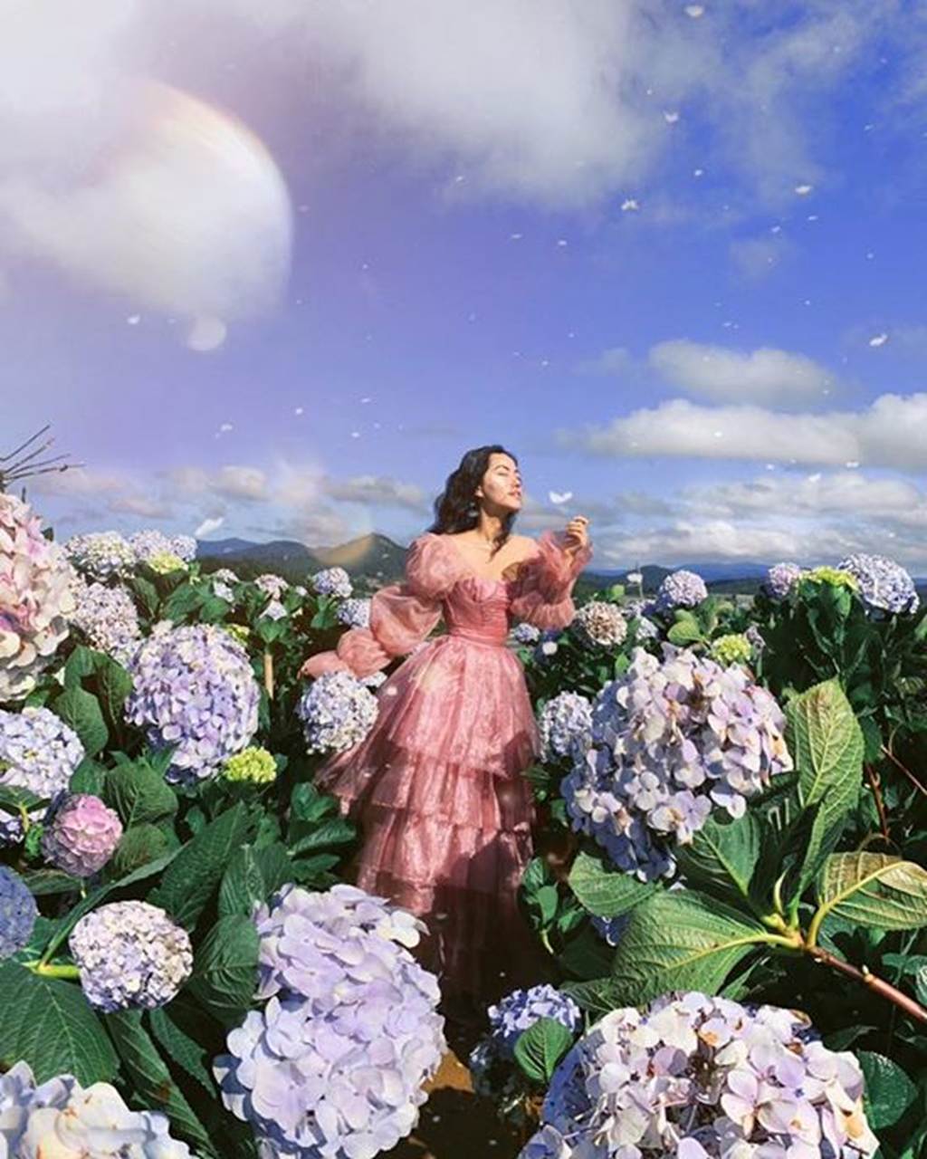 Em sinh đôi của Hà Tăng đẹp như tiên khi sống ảo-1