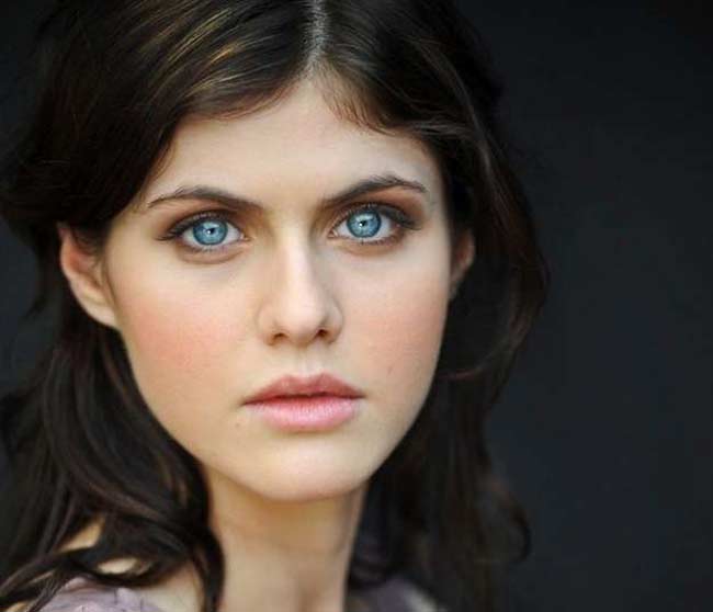 Những tuyệt sắc giai nhân dìm đối phương trong đôi mắt biển hồ-1