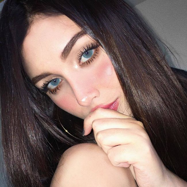 Những tuyệt sắc giai nhân dìm đối phương trong đôi mắt biển hồ-7