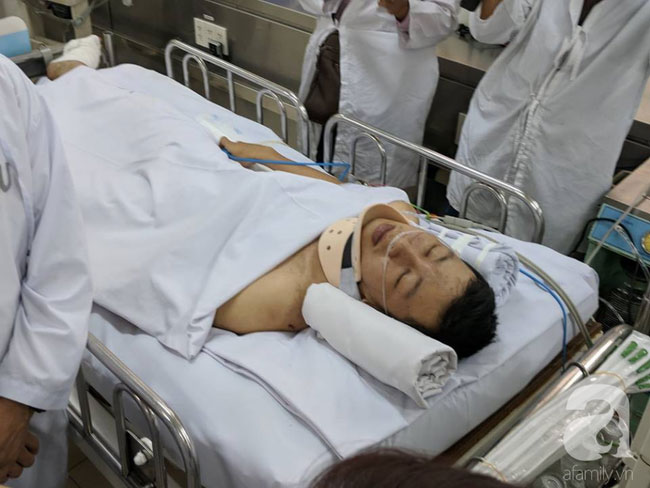 Nữ sinh lâm nạn vụ container tông hàng chục người thương vong: Xe máy gãy làm đôi, áo mưa rách từ trắng thành màu đỏ-2