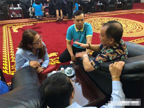 Tuyết rơi bất thường ở Thành Đô, người dân nhanh trí nặn thú tuyết bán ào ào cho du khách-6