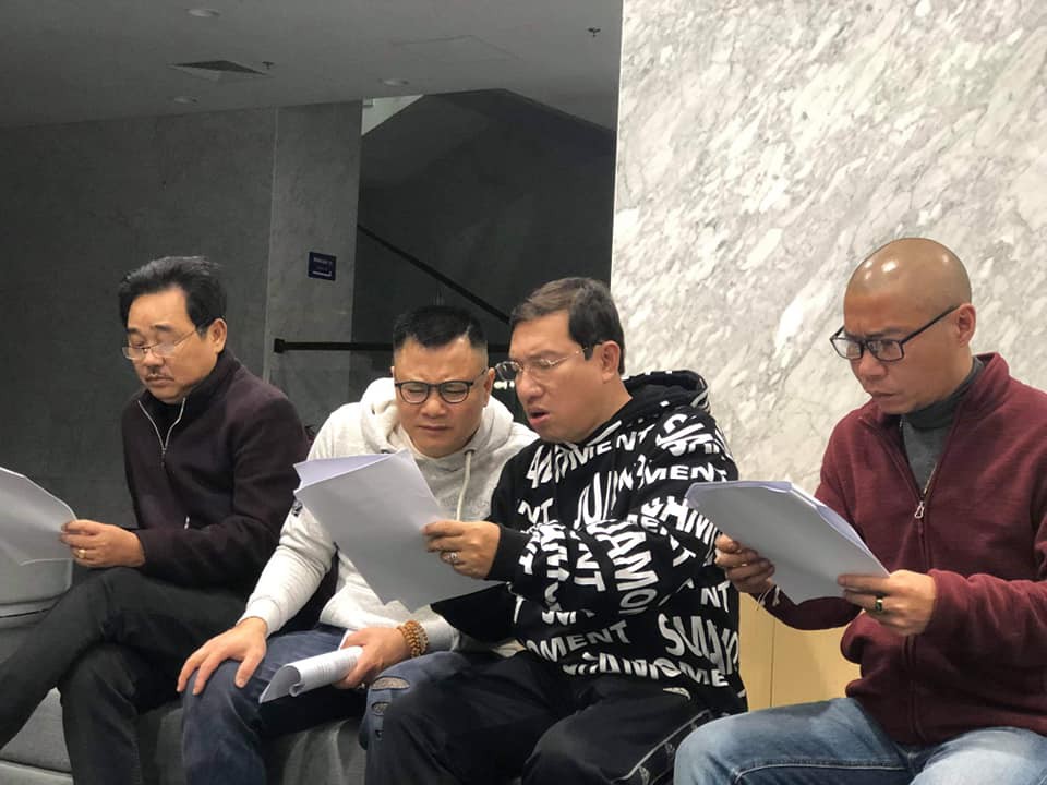 Chia sẻ gây xúc động của Xuân Bắc trong buổi tập đầu tiên cho Táo Quân 2019: Đeo kính cả rồi các anh ạ, 16 năm một chương trình”-2