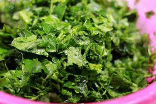 Đầu tuần 50kg, cuối tuần 45kg nhờ ăn rau ngót theo cách này-6