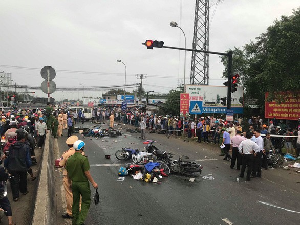 Tài xế điều khiển container gây tai nạn kinh hoàng ở Long An có thể đối mặt với tội danh, mức án nào?-1