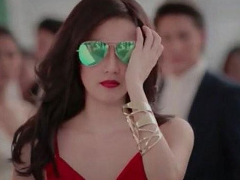 Theo chồng đến quán hát, vợ rụng rời chứng kiến cảnh bên trong-1