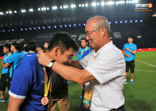 HLV Park Hang Seo bước sang tuổi 60: Từ sinh viên nghiên cứu thảo mộc đến huyền thoại bóng đá Việt Nam-17