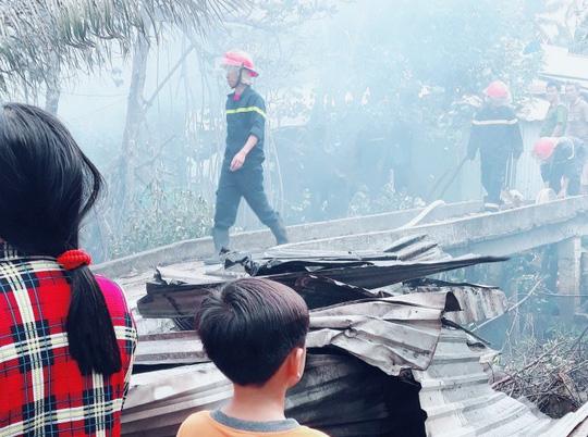 Nhậu say, thiếu niên ở Phú Quốc đốt nhà mình cháy luôn nhà hàng xóm-1