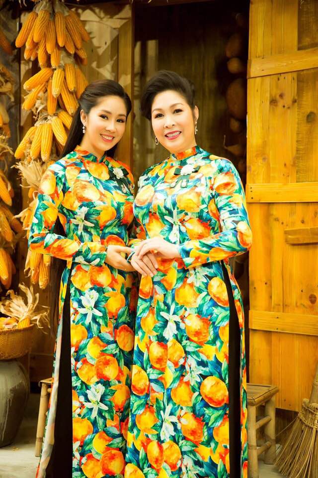 Hai mẹ con NSND Hồng Vân và Lê Phương cực tình cảm trong bộ ảnh áo dài-12