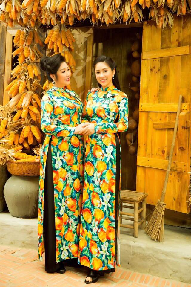 Hai mẹ con NSND Hồng Vân và Lê Phương cực tình cảm trong bộ ảnh áo dài-8