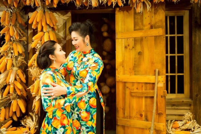 Hai mẹ con NSND Hồng Vân và Lê Phương cực tình cảm trong bộ ảnh áo dài-9