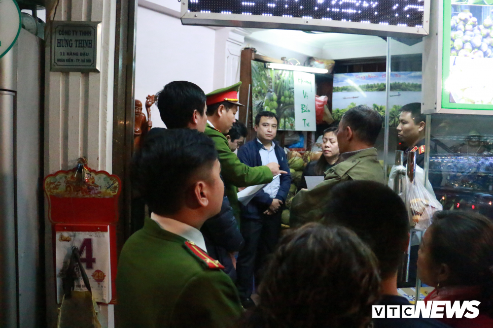 Khám xét nhà Hưng kính, ông trùm bảo kê chợ Long Biên-3