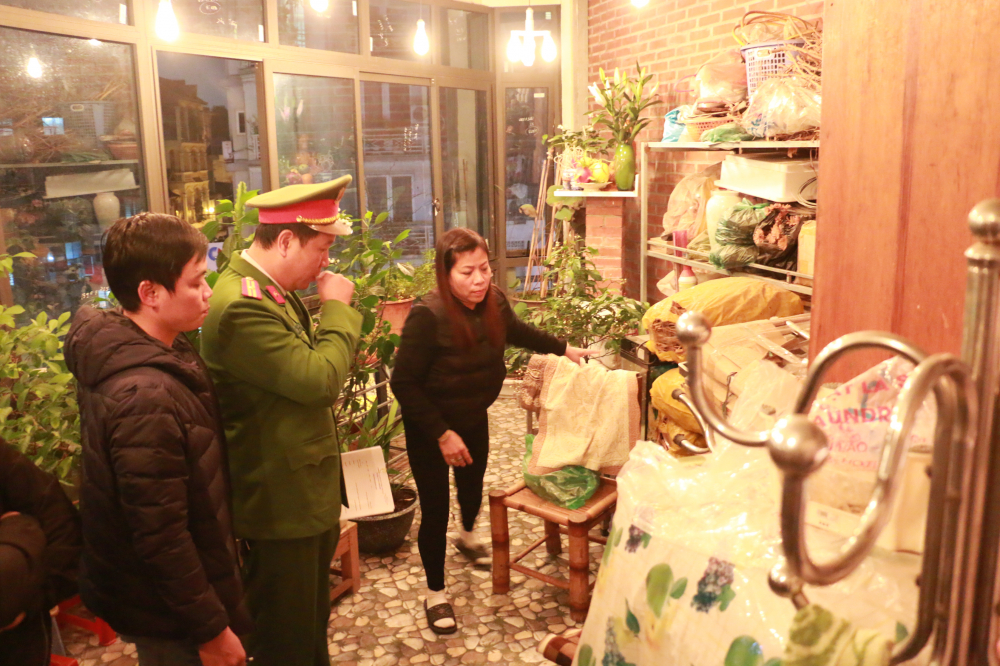 Khám xét nhà Hưng kính, ông trùm bảo kê chợ Long Biên-1