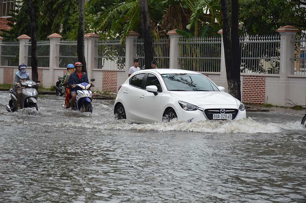 Bão số 1 áp sát miền Tây: Sập nhà, 1 người chết-10