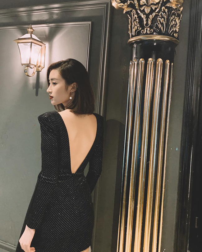 Thần chú” giúp Đỗ Mỹ Linh đạt đến đỉnh cao sắc vóc không gì khác chính là: đầm ánh kim-2