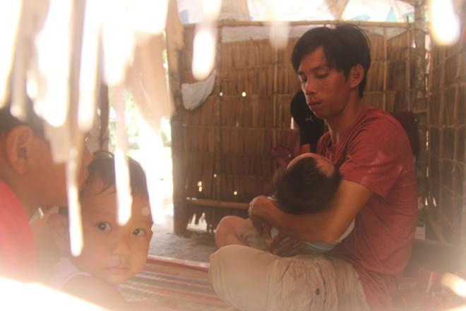 Vợ bỏ đi khi biết con trai bại não, câu nói của người chồng khiến bao người nín lặng-1