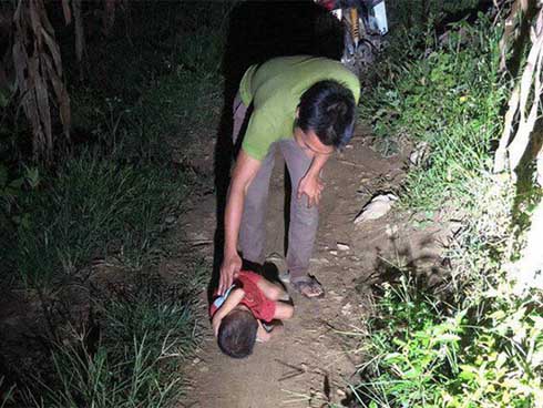 Tiếng khóc xé lòng vì khát sữa của bé gái mới chào đời đã mất mẹ-10