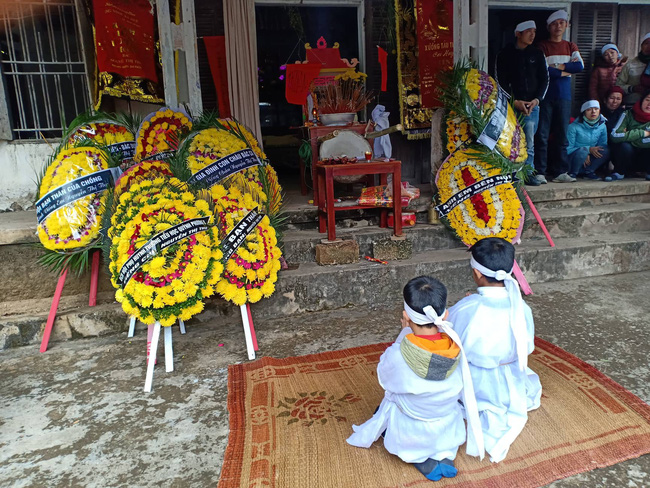 Tiếng khóc xé lòng vì khát sữa của bé gái mới chào đời đã mất mẹ-2