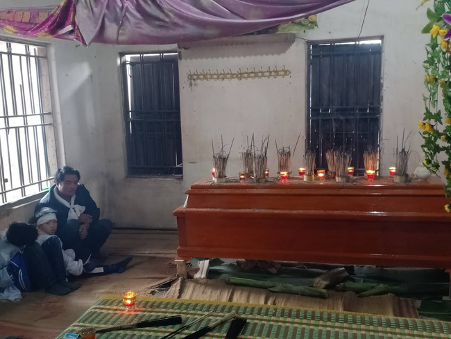 Tiếng khóc xé lòng vì khát sữa của bé gái mới chào đời đã mất mẹ-4