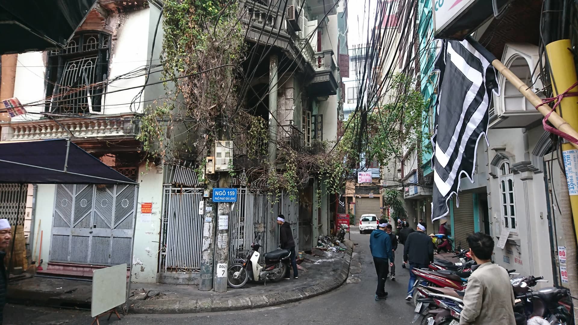 Hà Nội: Cháy nhà lúc rạng sáng, nhiều người nhập viện-5