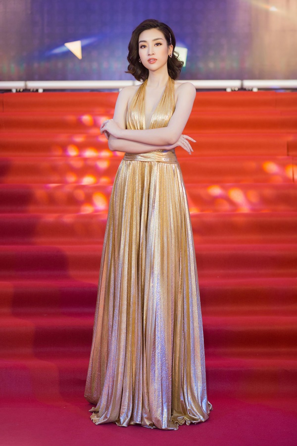 Kỳ Duyên hóa nữ biker cực chất - Đỗ Mỹ Linh gợi cảm chưa từng thấy-2