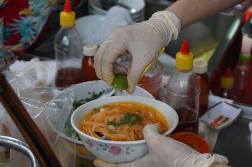 Hàng bánh canh 1 giờ nức tiếng Sài Gòn-1