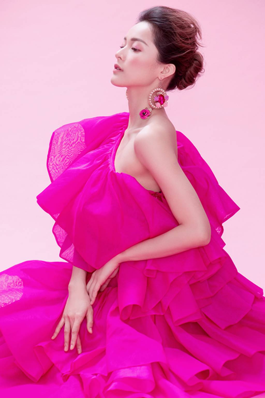 Hạ Vy đẹp mong manh trong sắc hồng của Đỗ Mạnh Cường-12