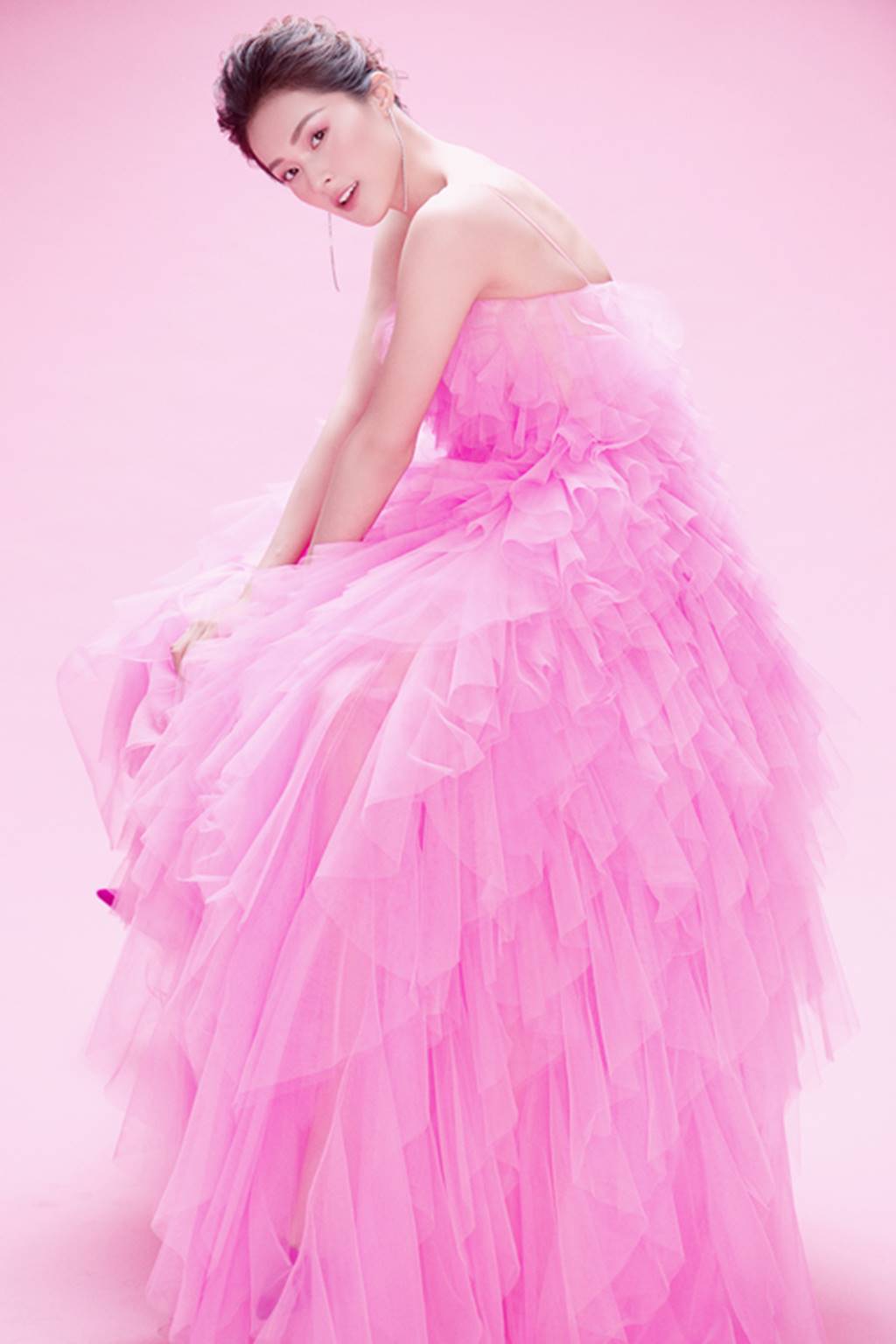 Hạ Vy đẹp mong manh trong sắc hồng của Đỗ Mạnh Cường-9