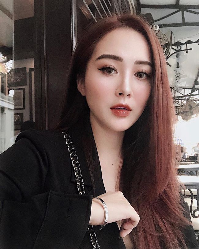 Em gái Hương Tràm cao mét rưỡi nhưng chân dài miên man, mặt xinh như búp bê-16