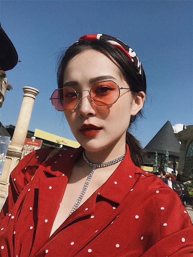 Em gái Hương Tràm cao mét rưỡi nhưng chân dài miên man, mặt xinh như búp bê-13