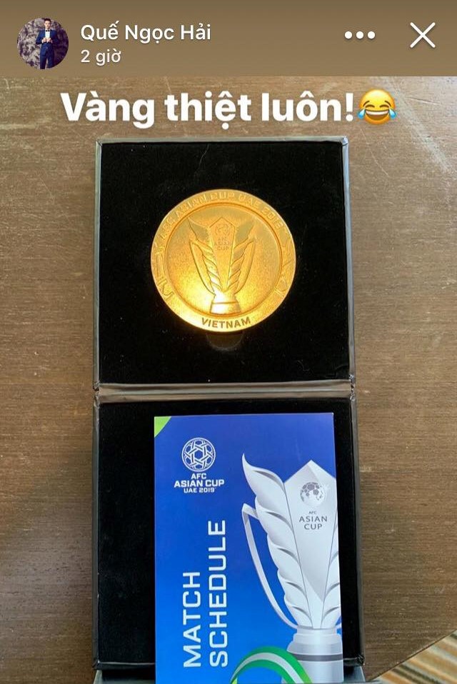 Quế Ngọc Hải hết lời khen áo đấu mới, Quang Hải bật cười khi bị Công Phượng phá trong buổi chụp hình tuyển Việt Nam-2