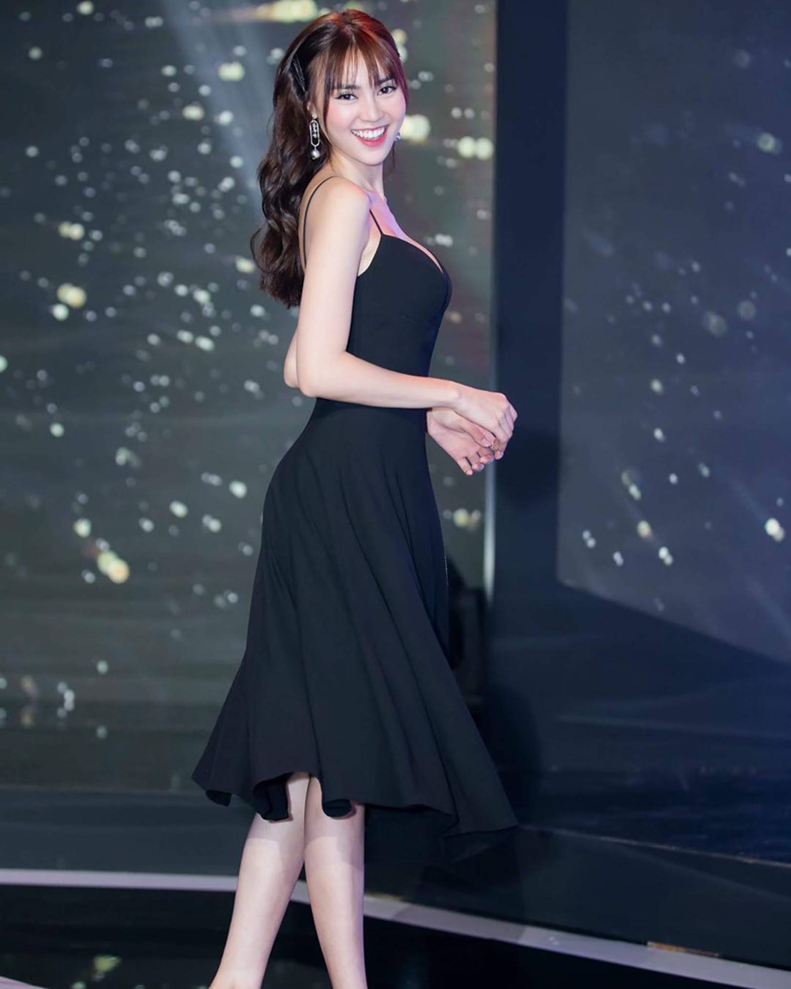 Ninh Dương Lan Ngọc - ngọc nữ lột xác gợi cảm, nhiều ồn ào tình cảm-11