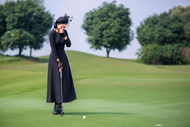Thúy Hằng - Thúy Hạnh cổ điển và sang trọng khi hóa thân làm golf thủ-3