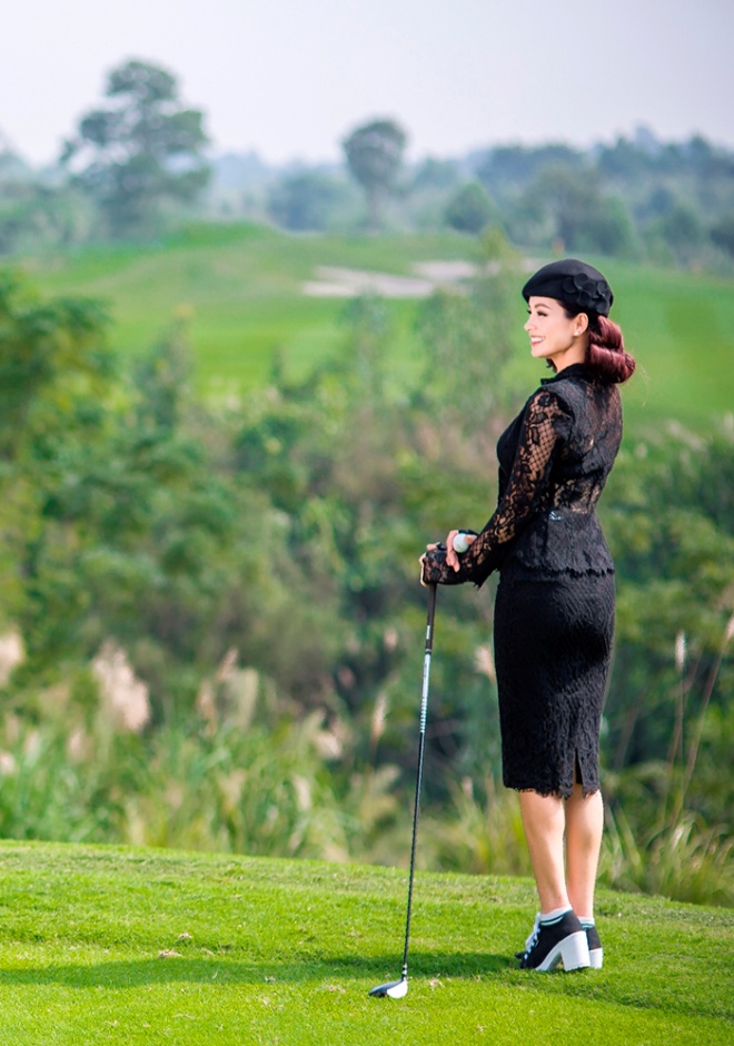 Thúy Hằng - Thúy Hạnh cổ điển và sang trọng khi hóa thân làm golf thủ-5