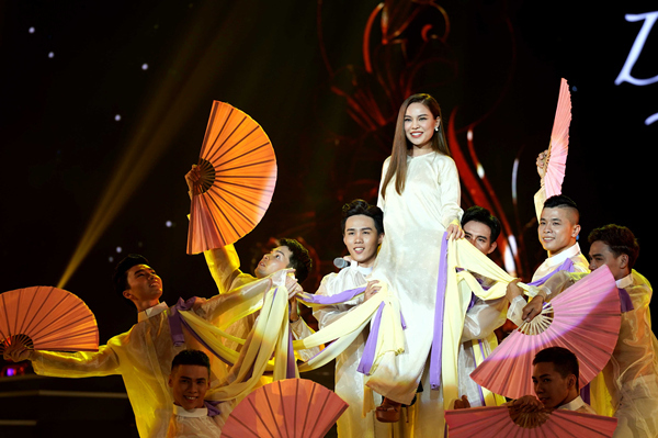 Duyên dáng Việt Nam 2018: Lệ Quyên hát sai lời và nhiều sạn-3