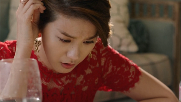 Bị thông gia chê cười vì mẹ là công nhân quét rác, cô dâu đã phản pháo cực gắt ngay trong ngày cưới-2