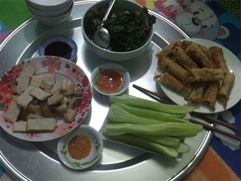 Cô nàng tập tành làm gái đảm, bắt chước mâm cơm trên mạng và cái kết khiến dân mạng cười ngất-2