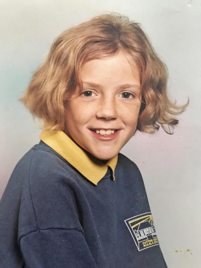 Người mẹ quẫn trí phát hiện bí mật khủng khiếp sau cửa phòng ngủ của hai con gái với người chồng suốt 9 năm-2