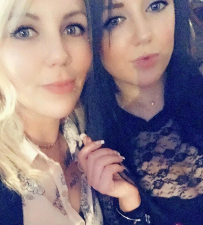 Người mẹ quẫn trí phát hiện bí mật khủng khiếp sau cửa phòng ngủ của hai con gái với người chồng suốt 9 năm-3