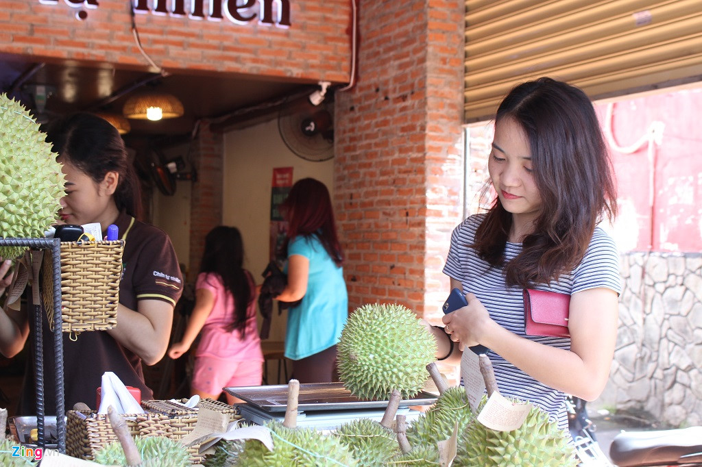 Sầu riêng 200.000 đồng/kg hoặc buffet 299.000 đồng/ người ở Sài Gòn-1